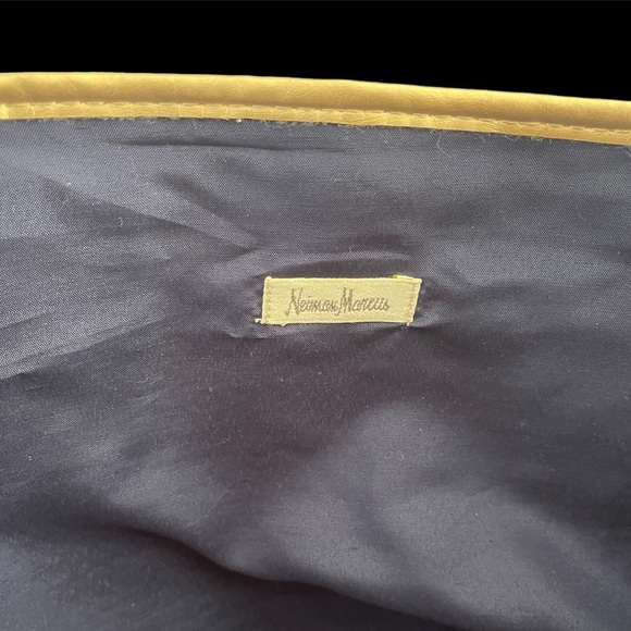 Neiman Marcus jean and gold shoulder bag. - Picture 8 of 12